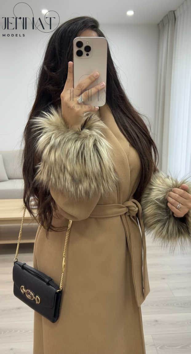 معطف شتوي أنيق بتصميم عصري وأكمام فرو