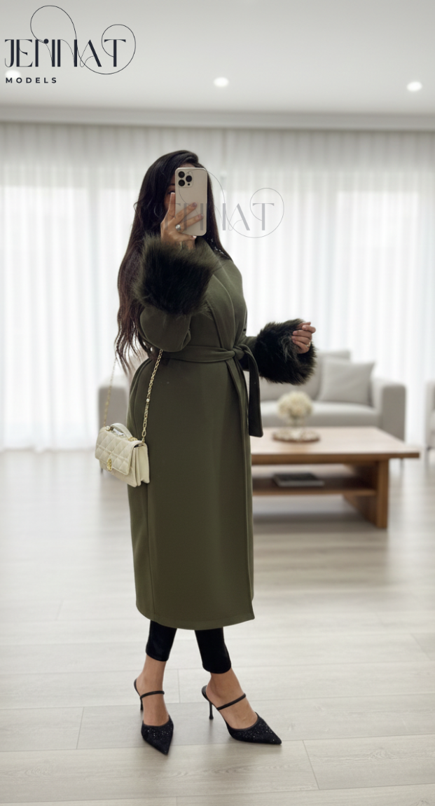 معطف شتوي أنيق بتصميم عصري وأكمام فرو