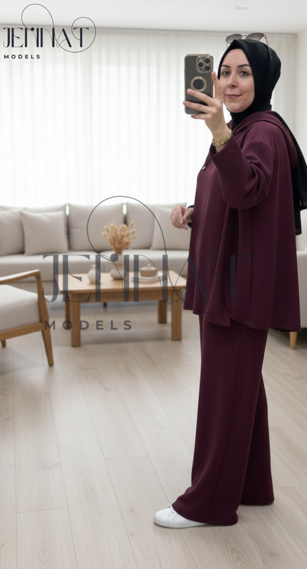 طقم نسائي واسع من قطعتين