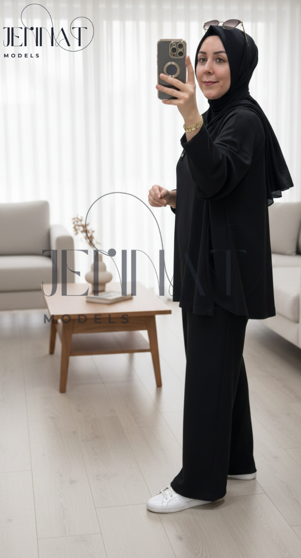 طقم نسائي واسع من قطعتين