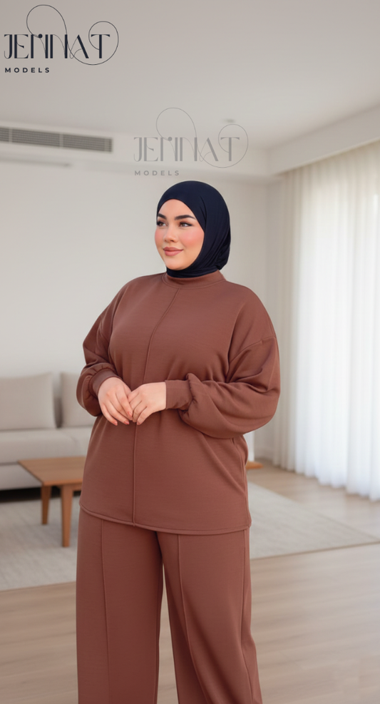 طقم نسائي واسع ومريح