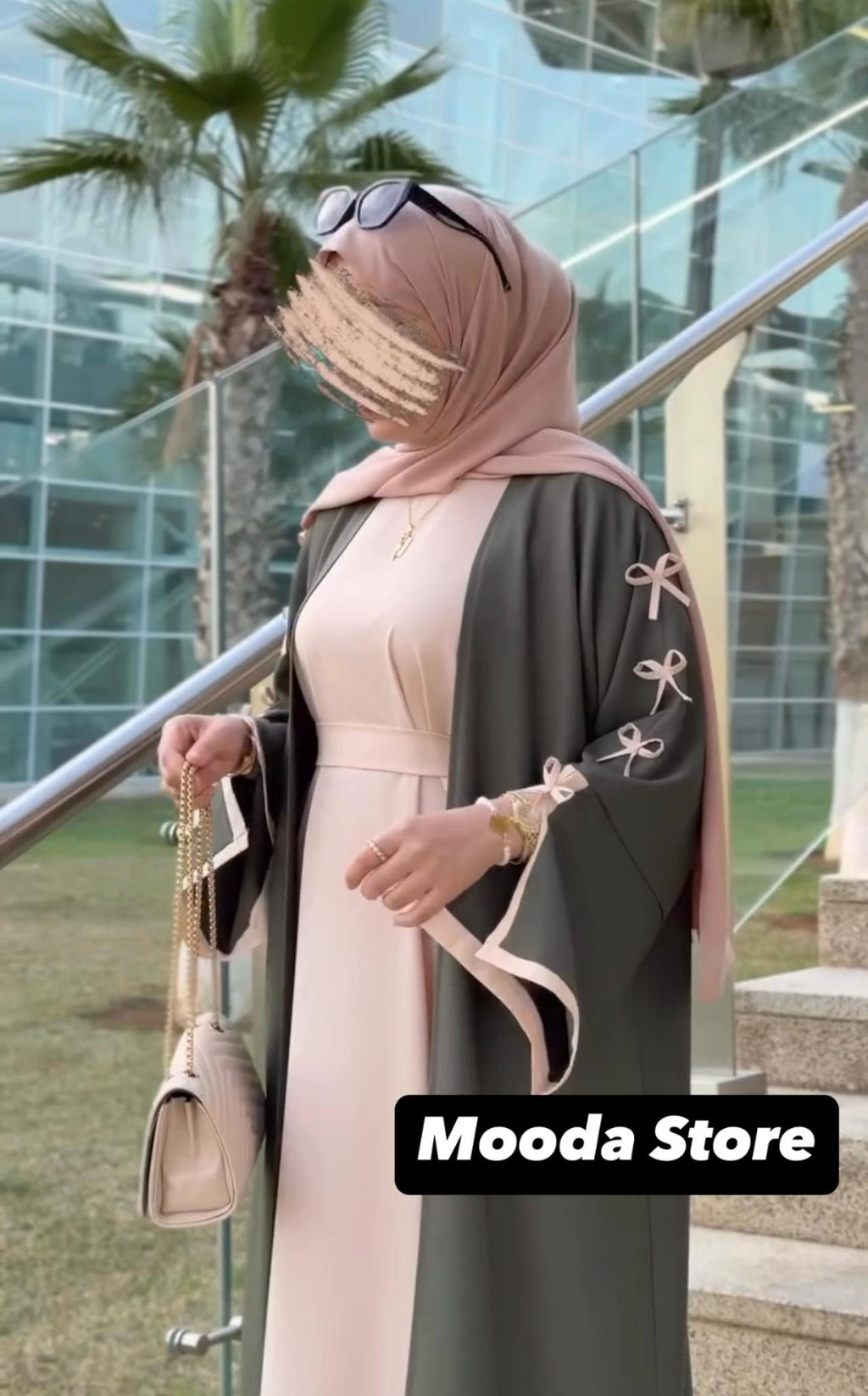 عباية راقية من قطعتين تألقي بأناقة تخطف الأنظار طوال اليوم