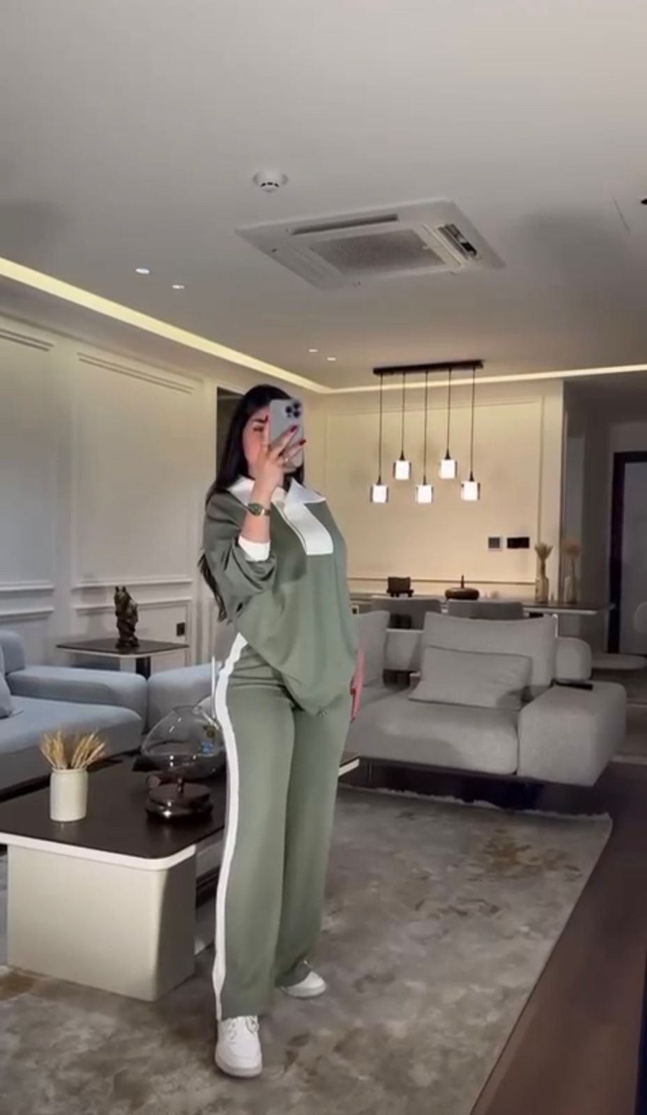بدلة مريحة للسيدات بتصميم عصري وألوان متعددة