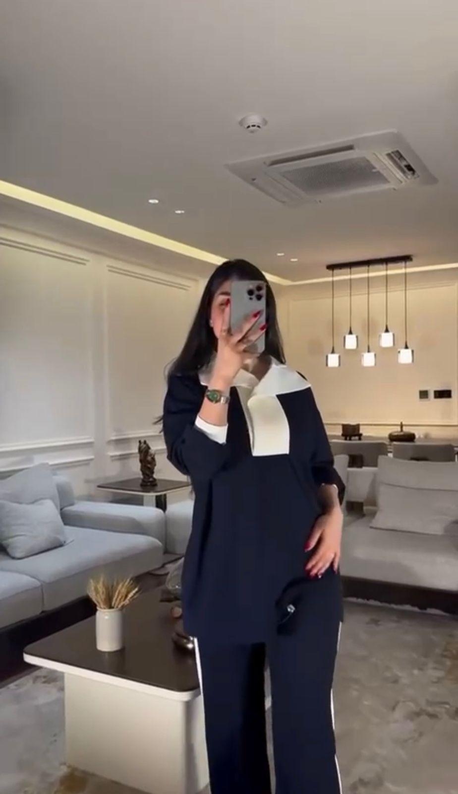 بدلة مريحة للسيدات بتصميم عصري وألوان متعددة